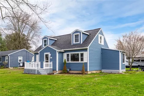 986 Gravel Rd, Webster, NY 14580