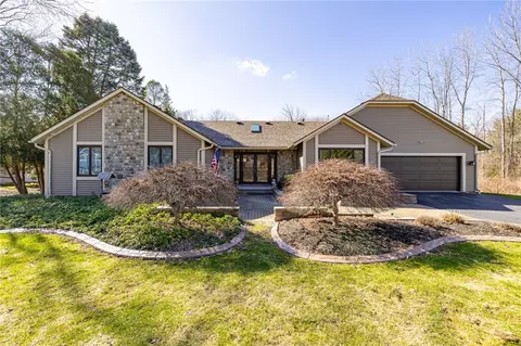 32 Stone Island Ln, Penfield, NY 14526