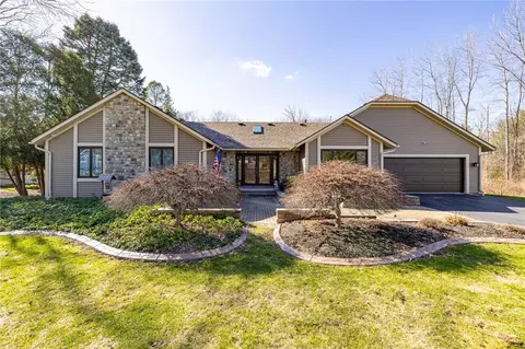32 Stone Island Ln, Penfield, NY 14526
