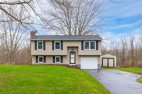 6119 Hollybush Ln, Ontario, NY 14519