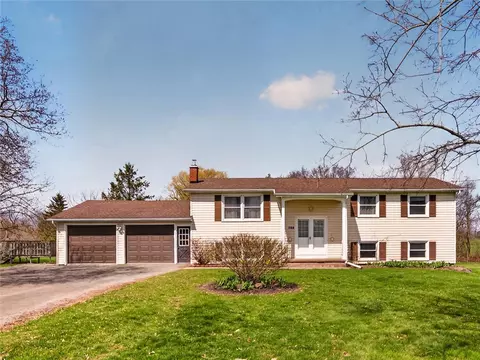298 Dunbar Rd, Parma, NY 14468