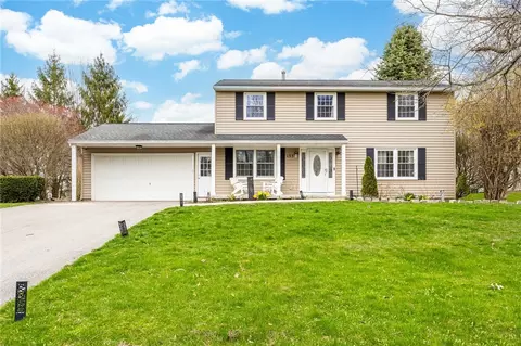 135 Maple Hill Farm Rd, Penfield, NY 14526