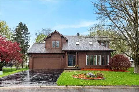 7 Fieldstone Ln, West Henrietta, NY 14586