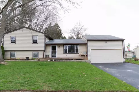 15 Virginia Manor Rd, Gates, NY 14606