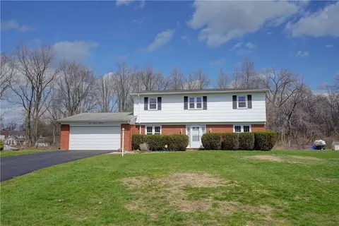 633 Chatelaine Dr, Webster, NY 14580
