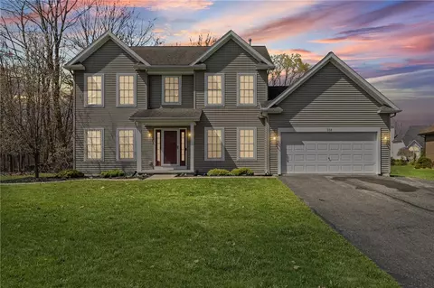 556 Melwood Dr, Greece, NY 14626