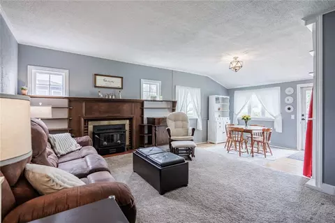 Living - 189 Cinnabar Rd, Irondequoit, NY 14617 photo 2 of 3