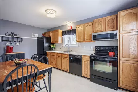 Kitchen - 189 Cinnabar Rd, Irondequoit, NY 14617 photo 4 of 4