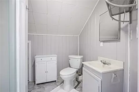 Bath - 189 Cinnabar Rd, Irondequoit, NY 14617 photo 2 of 3