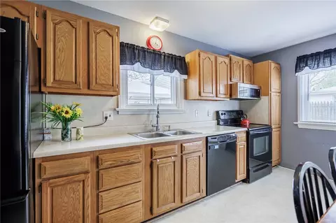 Kitchen - 189 Cinnabar Rd, Irondequoit, NY 14617 photo 2 of 4