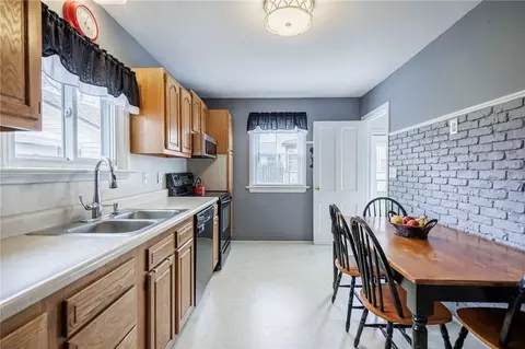 Kitchen - 189 Cinnabar Rd, Irondequoit, NY 14617 photo 3 of 4
