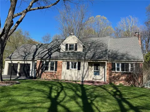 581 Bending Bough Dr, Webster, NY 14580