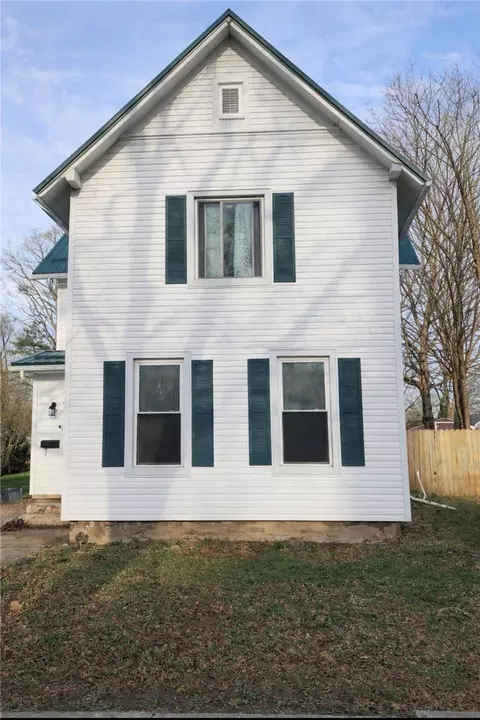 31 Church St, Phelps, NY 14532