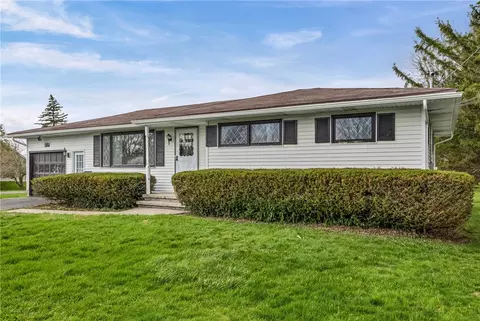 561 Gillett Rd, Ogden, NY 14559