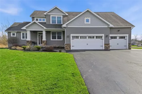 1 Golden Pond Trl, Ogden, NY 14559