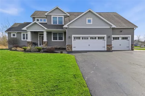 1 Golden Pond Trl, Ogden, NY 14559