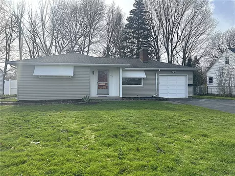 99 Howedale Dr, Greece, NY 14616