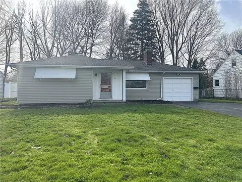 99 Howedale Dr, Greece, NY 14616