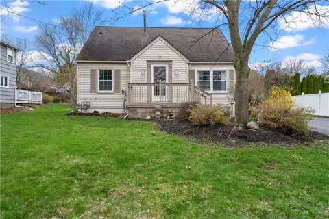 17 Suffolk St, Perinton, NY 14450