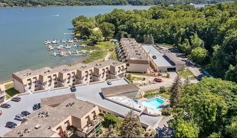 181 Bay Village Dr, Irondequoit, NY 14609