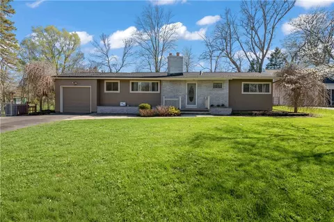 113 Creek Meadow Ln, Greece, NY 14626