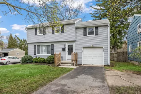 92 Hilltop Rd, Greece, NY 14616