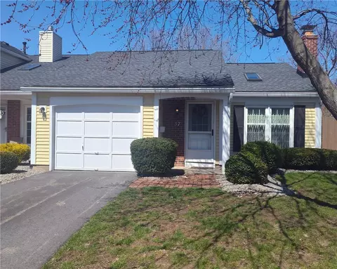 57 Old Stone Ln, Greece, NY 14615