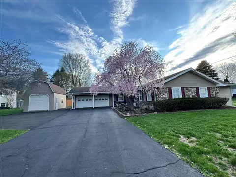 10 Foothill Rd, Elmira, NY 14903
