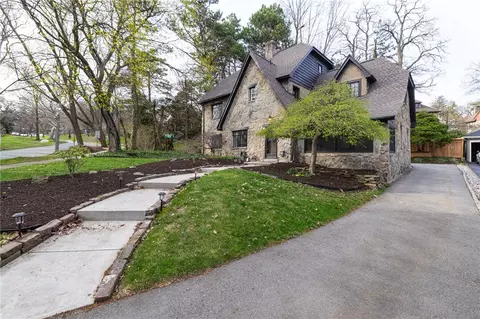 86 Chadbourne Rd, Rochester, NY 14618