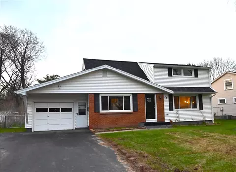 36 Jeanmoor Rd, Greece, NY 14616