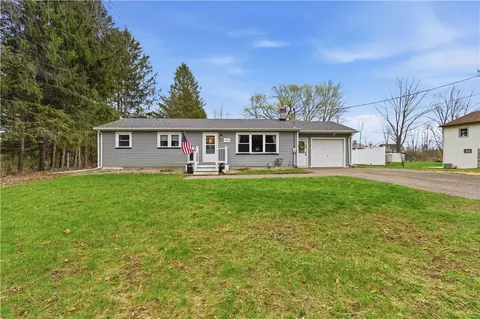 3356 Monroe Wayne County Line Rd, Macedon, NY 14502