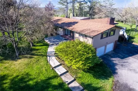 305 Michele Ln, Sayre, PA 18840
