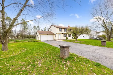 872 Joylene Dr, Webster, NY 14580