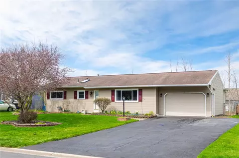 27 Florendin Dr, Henrietta, NY 14467