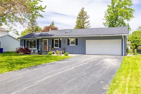 82 Doerun Dr, Greece, NY 14626
