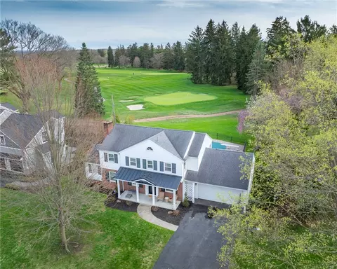 75 Pickwick Dr, Rochester, NY 14618