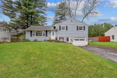 902 Leroy Rd, Syracuse, NY 13212