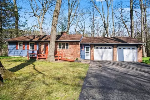 39 Hunters Run, Perinton, NY 14534