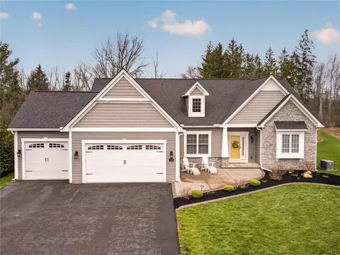 310 Dove Tree Ln, Greece, NY 14626
