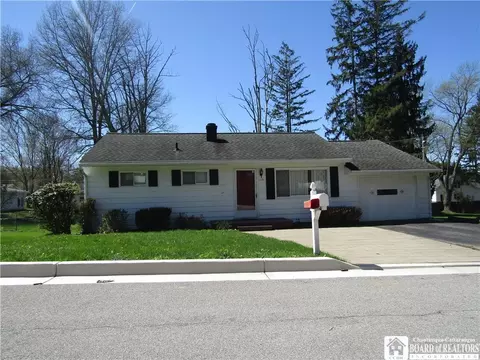 110 Jones St, Busti, NY 14750