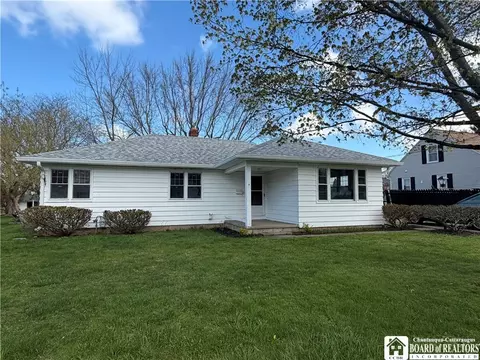 4 Leon Pl, Pomfret, NY 14063