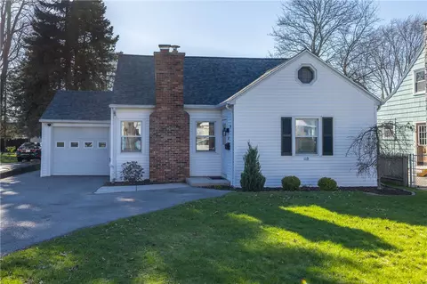 Exterior - 119 Walzer Rd, Irondequoit, NY 14622 photo 2 of 7