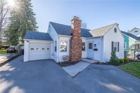Exterior - 119 Walzer Rd, Irondequoit, NY 14622 photo 3 of 7