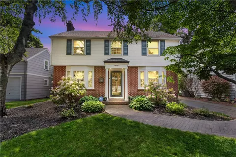 27 Covington Rd, Irondequoit, NY 14617