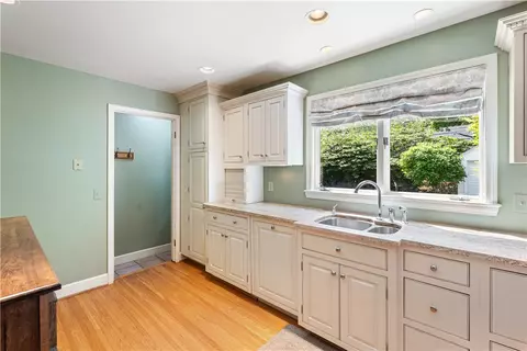 Kitchen - 27 Covington Rd, Irondequoit, NY 14617 photo 4 of 6