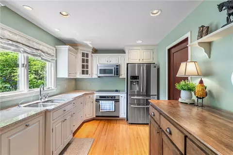 Kitchen - 27 Covington Rd, Irondequoit, NY 14617 photo 2 of 6