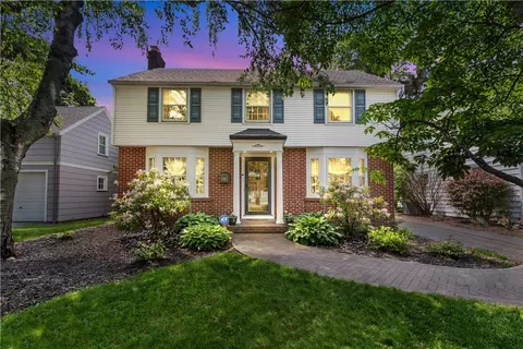 27 Covington Rd, Irondequoit, NY 14617