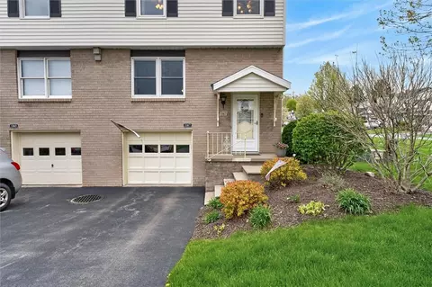 1167 Hampton Dr, Victor, NY 14564