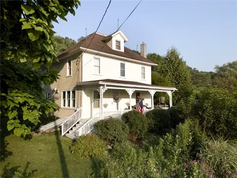 7368 Rhine St, Naples, NY 14512