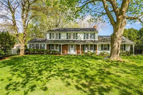 214 Huckleberry Rd, Farmington, NY 14425